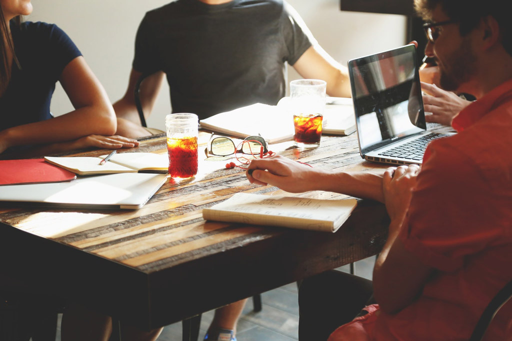 people-meeting-workspace-team